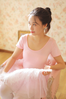 怎么让狗狗进入自己的房间不
